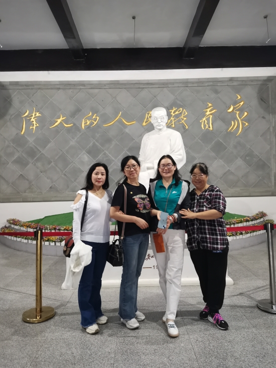 1699605274860010810.jpg 陶馆合影 (1)_副本.jpg